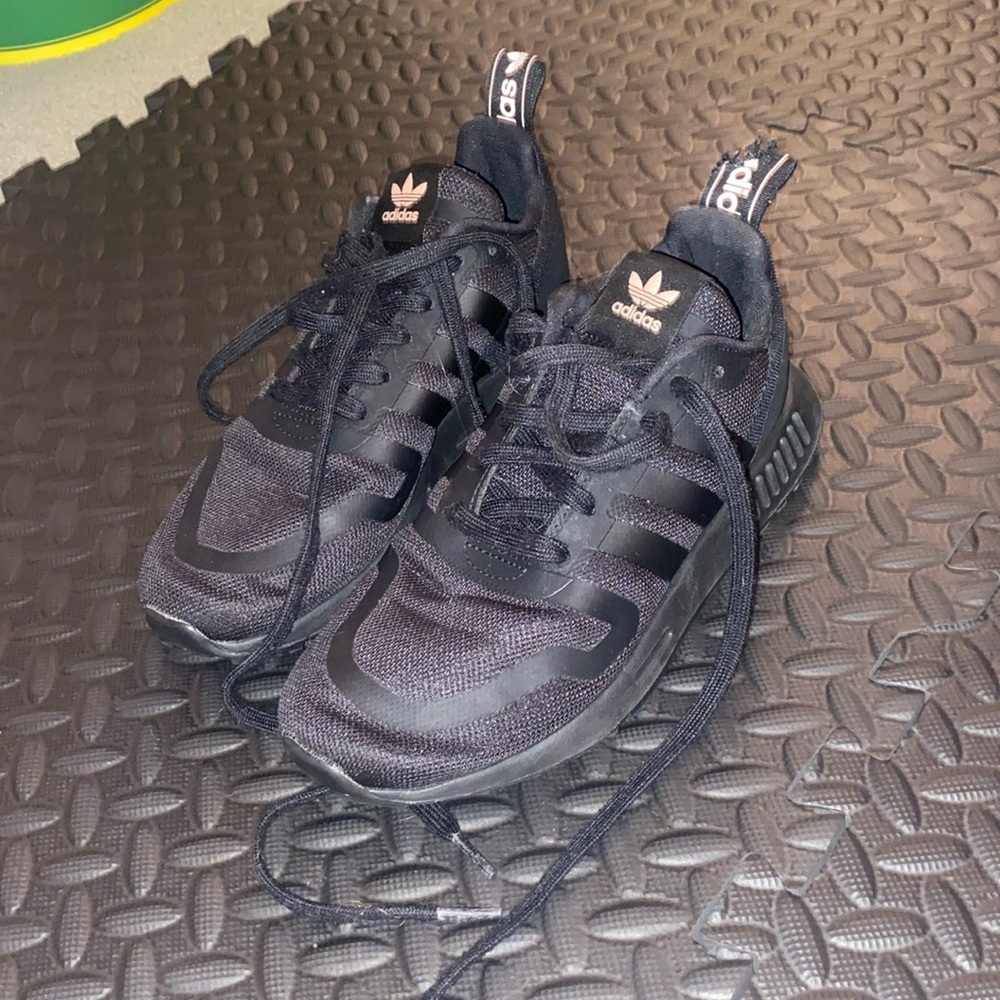 Adidas Black with pink details size 6 1/2
